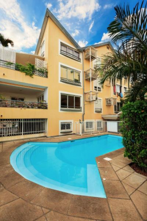 JADE - Appt 2 chb - 4 personnes - à 200 m du lagon de Saint-Pierre - Résidence avec belle piscine et parking privé - sur le front de mer et à 2 pas du centre-ville de St-Pierre
